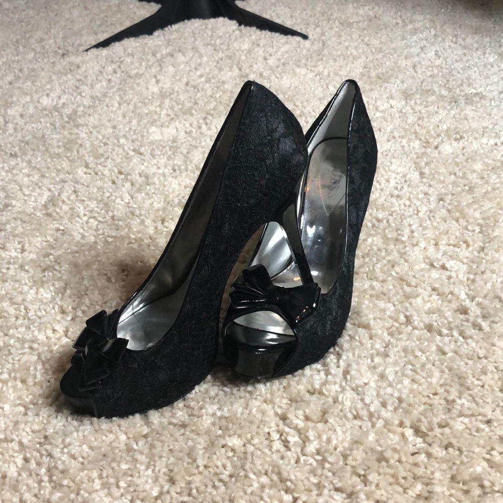 Black guess shoes